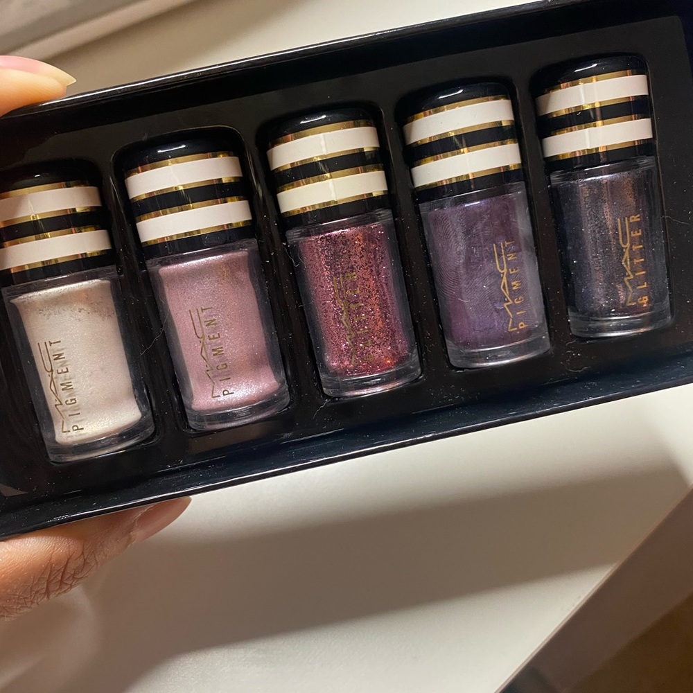 Mac cosmetics nocturnal pigments and glitter / silver and violet